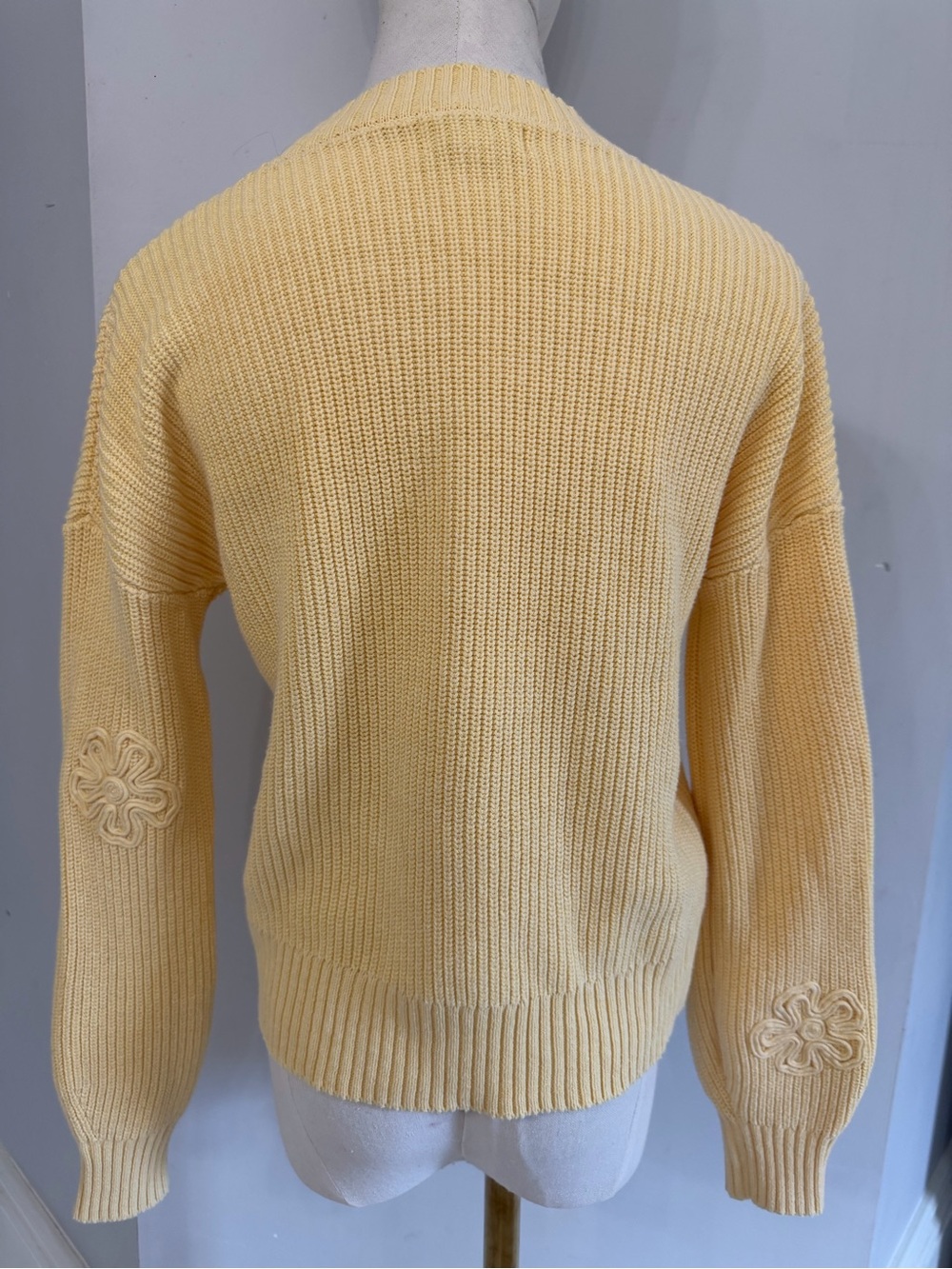 Laura Ashley Women Small Cotton Blend Knit Butter Yellow Floral Appliqué Sweater - Picture 4 of 7